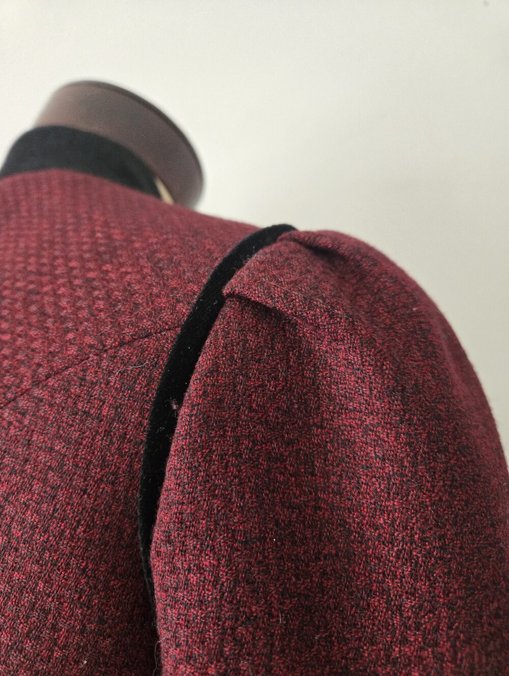 Wenger Vintage Burgundy Virgin Wool Open Front Crop Blazer. Size 38/ M - Picture 7 of 11